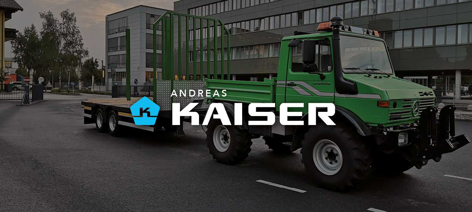 Kaiser Sonderfahrzeug mit Anhänger